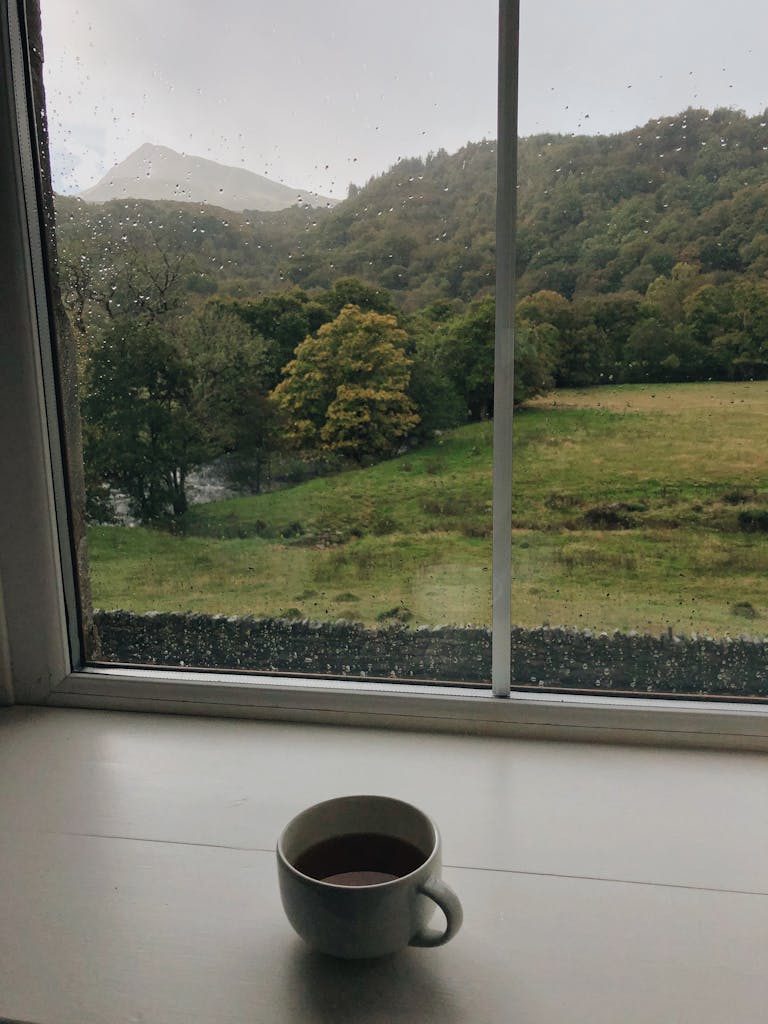 9 British Habits That Seem Totally Normal – Until You Try to Explain Them