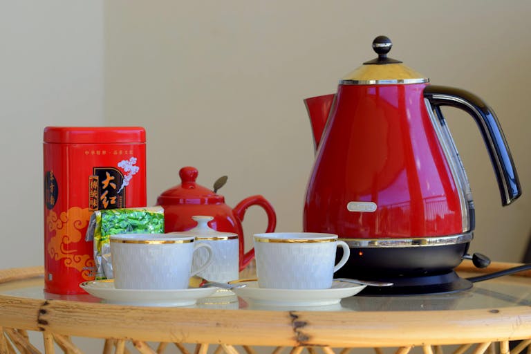 10 Little Signs You Might Have a British Personality